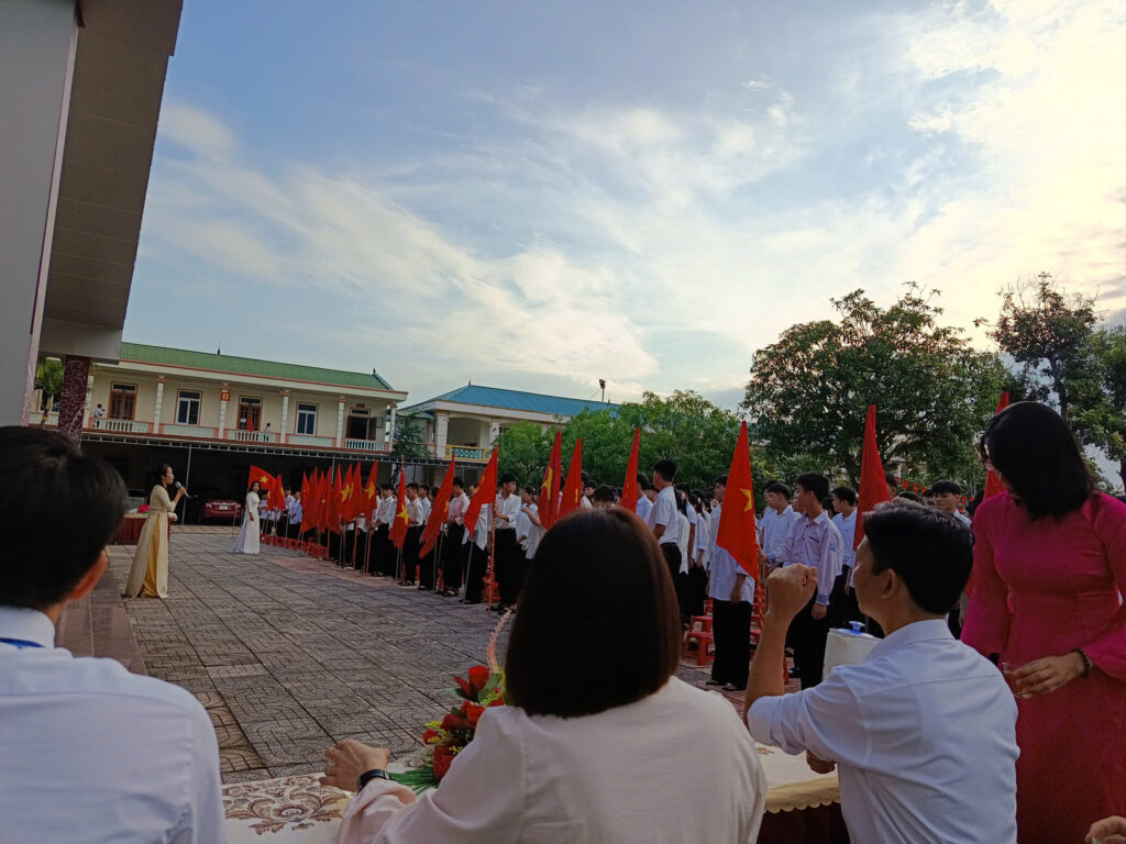 KG-Nguyen-Truong-To-hoc-bong-tieng-duc-trung-tam-du-hoc-Vita-Vina