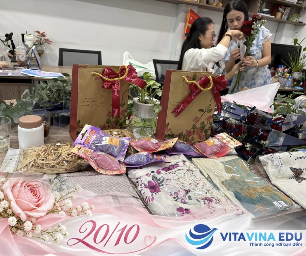 ngay-phu-nu-Viet-Nam-tai-to-chuc-giao-duc-Vita-Vina
