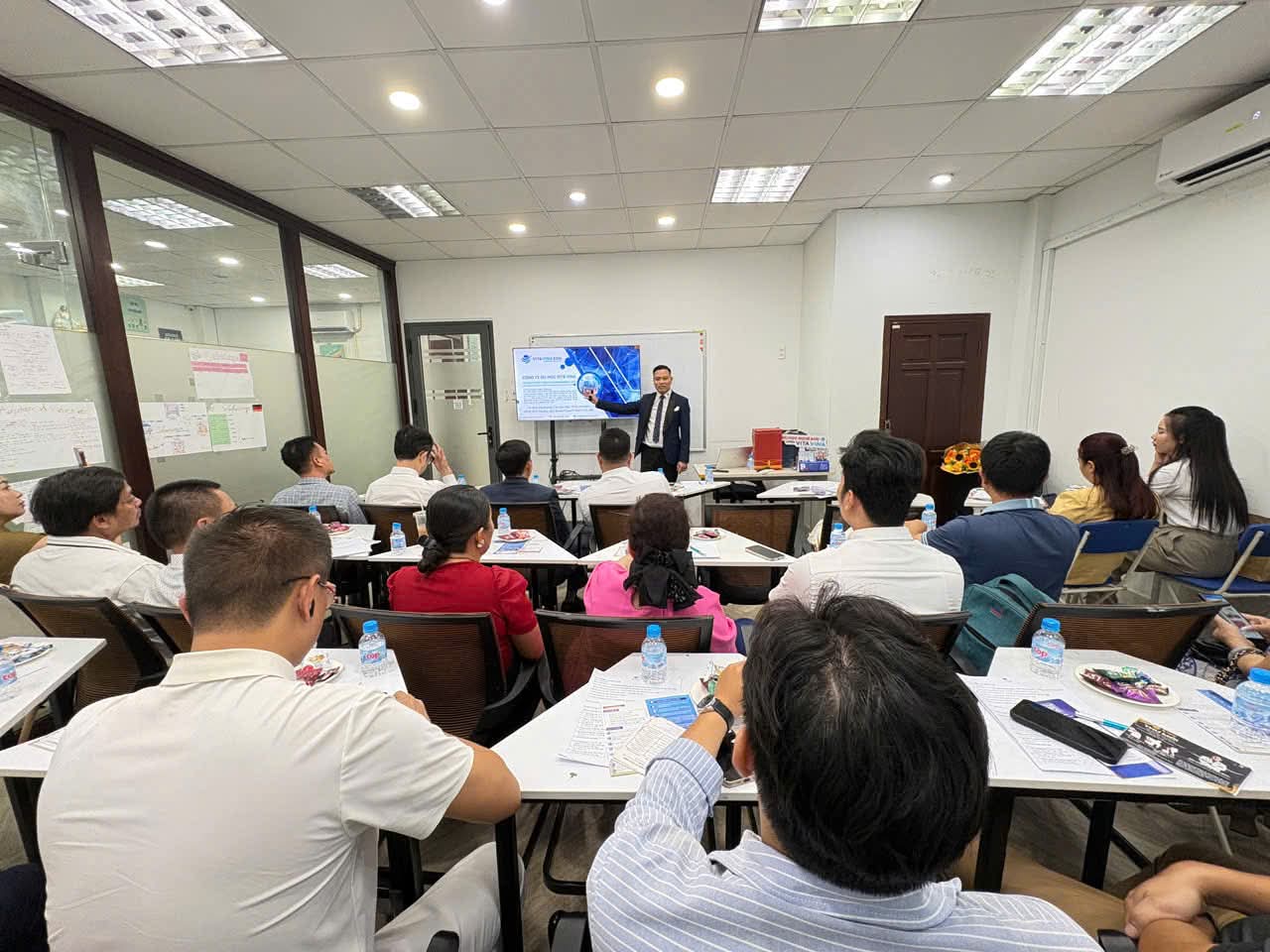 Doanh nhân giao lưu và chia sẻ tại VITA VINA