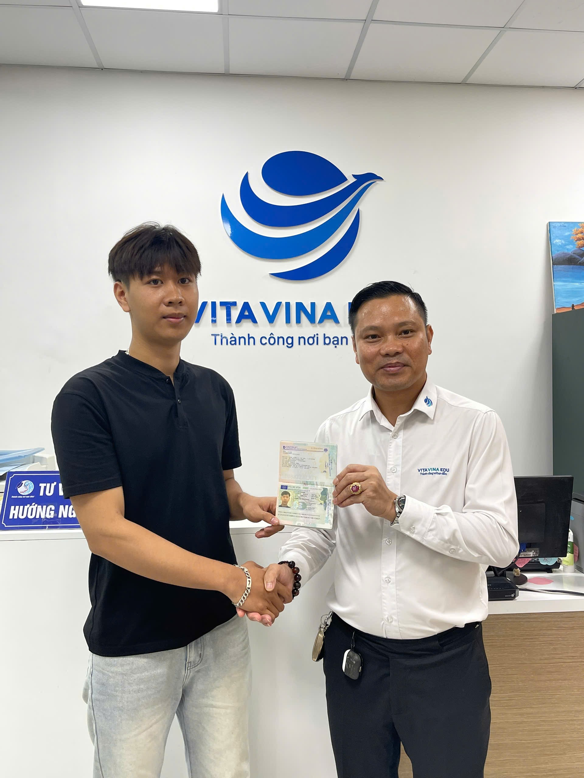 Học viên VITA VINA nhận Visa và Hợp đồng Du học nghề Đức ngành Nhà hàng