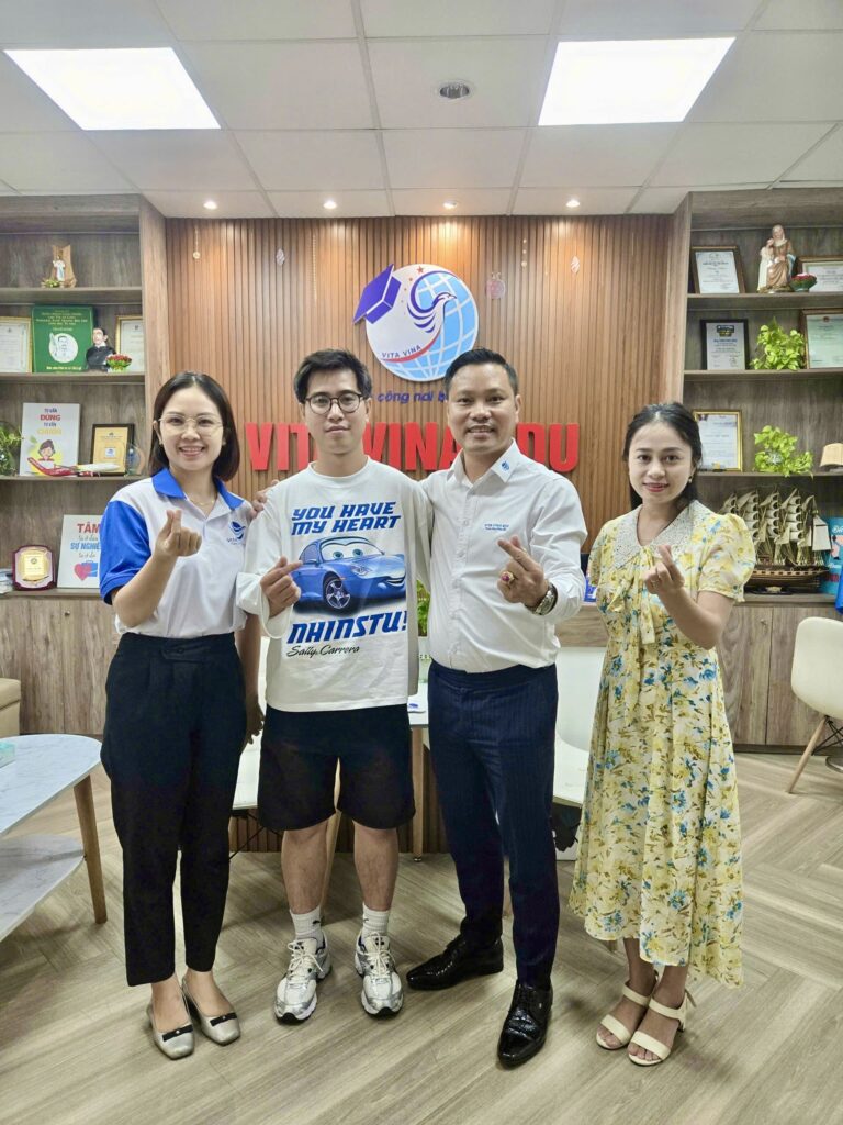 hoc-vien-du-hoc-nghe-duc-ve-tham-to-chuc-giao-duc-vita-vina